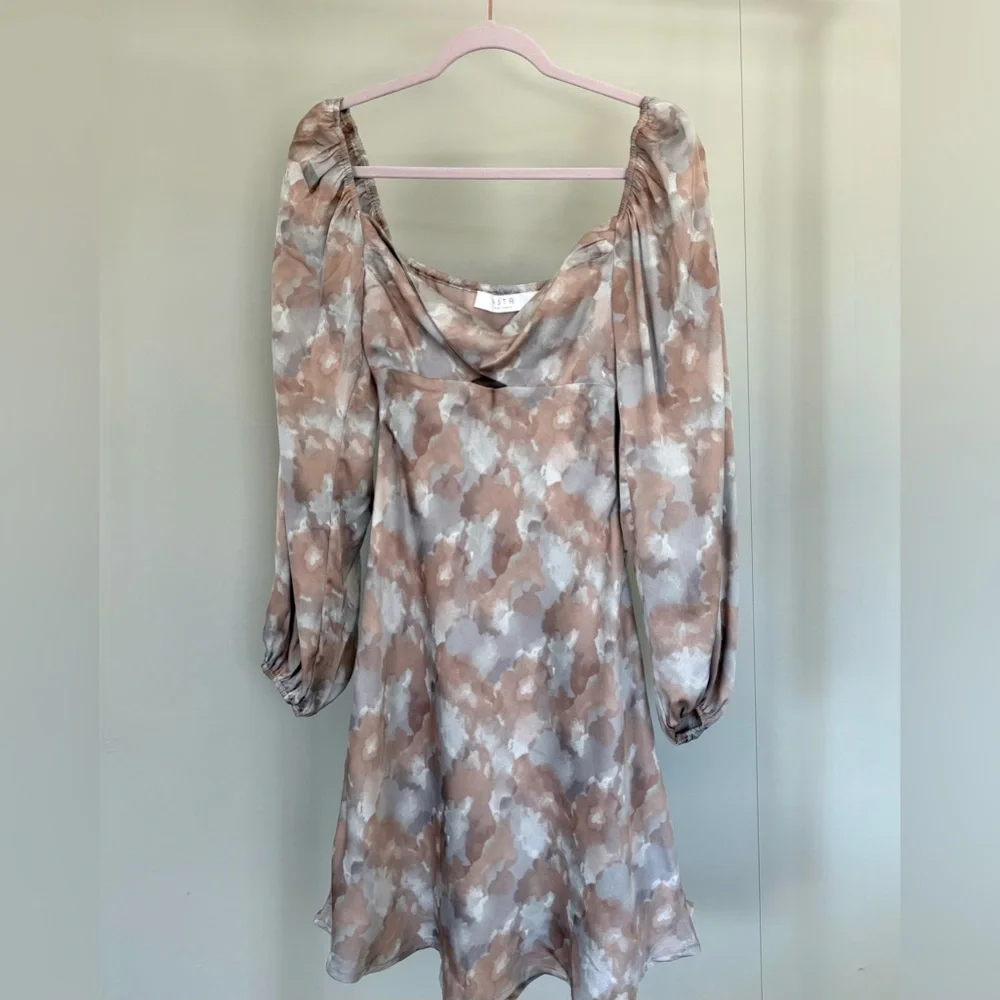ASTR The Label satin long sleeve dress - Picture 1 of 4